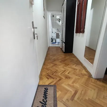 Iris - Modern & Cozy شقة سكوبجي