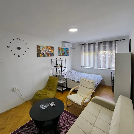 Iris - Modern & Cozy شقة سكوبجي